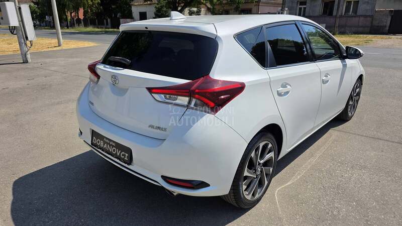 Toyota Auris 1.6 D4D Perla