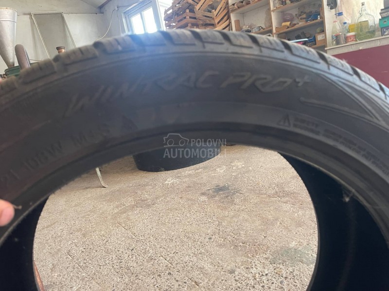 Vredestein 265/45 R21 Zimska