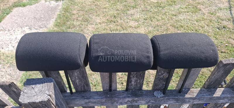 zadnji nasloni za glavu crni