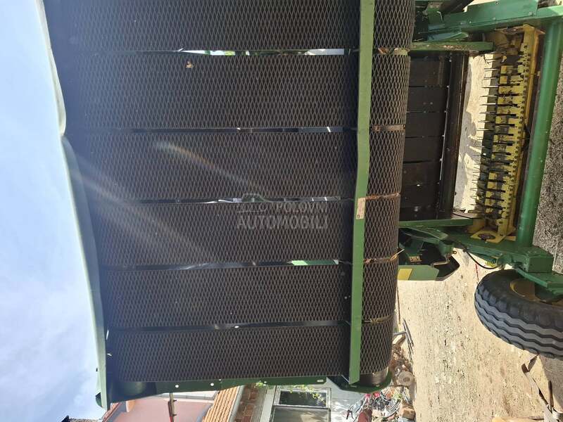 John Deere 572
