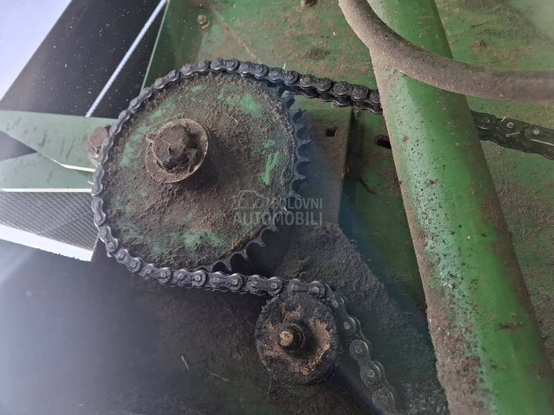 John Deere 572