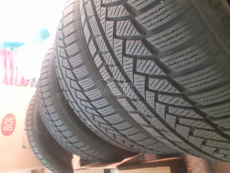 Continental 215/50 R17 Zimska