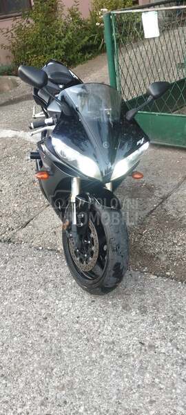 Yamaha R1
