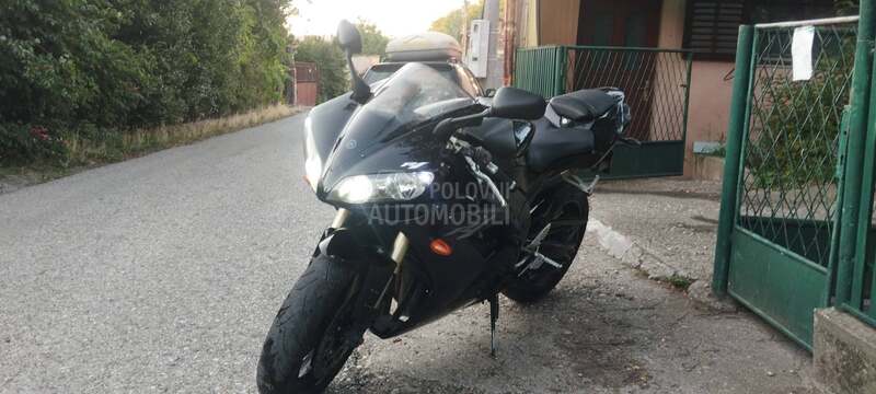Yamaha R1