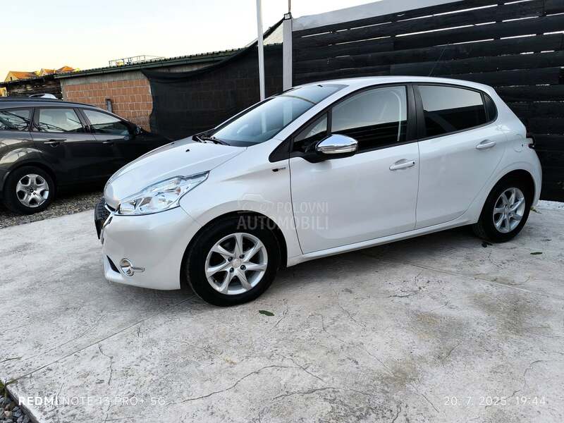 Peugeot 208 1.2 b