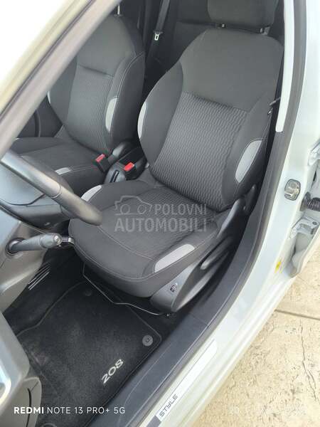 Peugeot 208 1.2 b