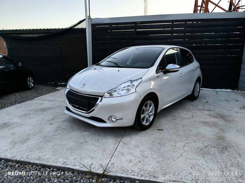 Peugeot 208 1.2 b