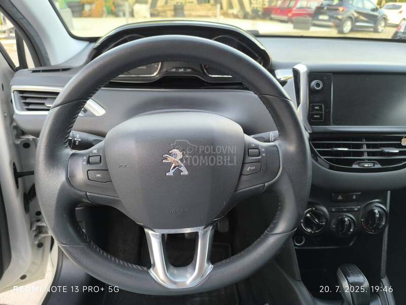 Peugeot 208 1.2 b