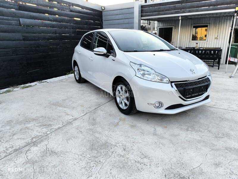 Peugeot 208 1.2 b
