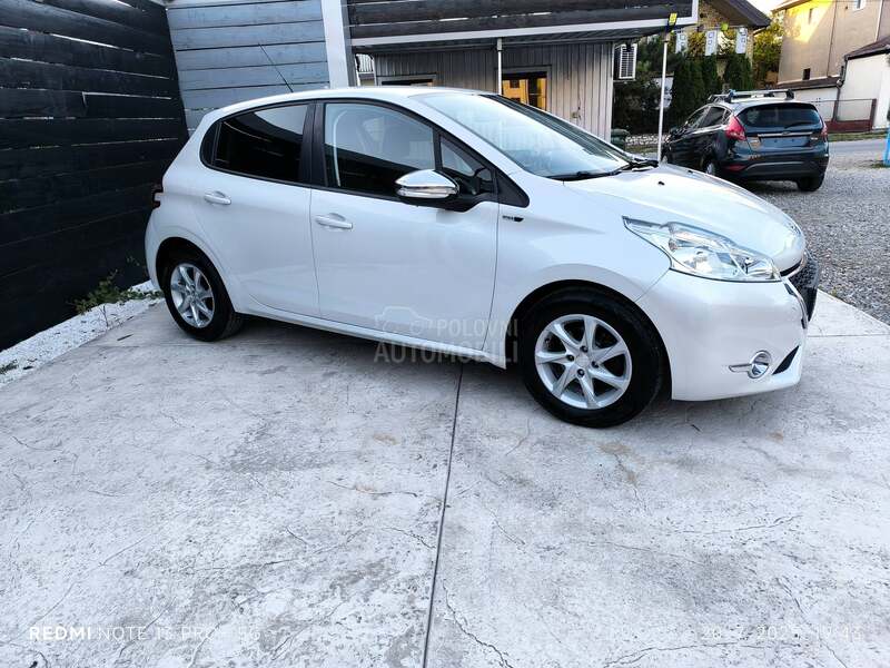 Peugeot 208 1.2 b