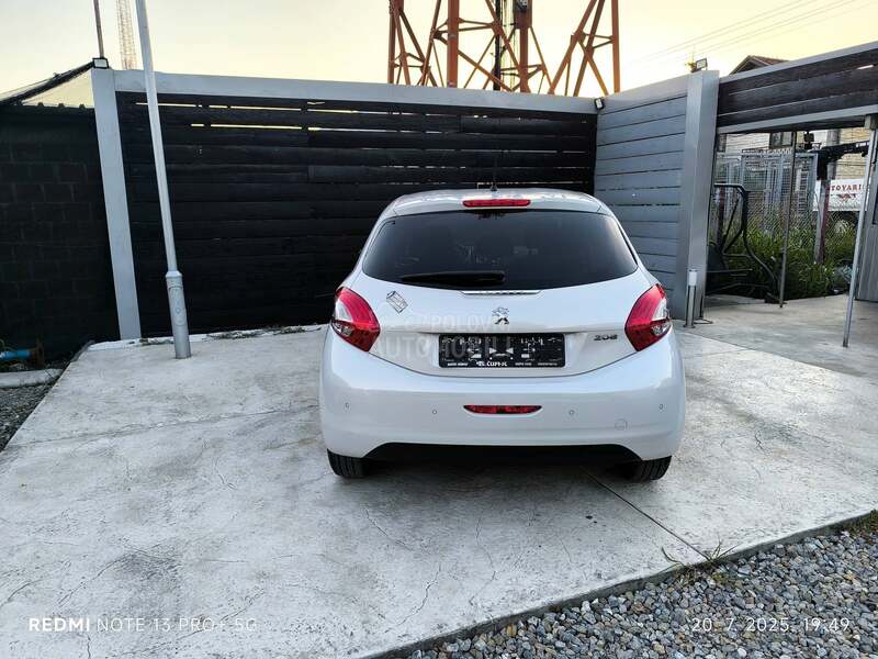 Peugeot 208 1.2 b