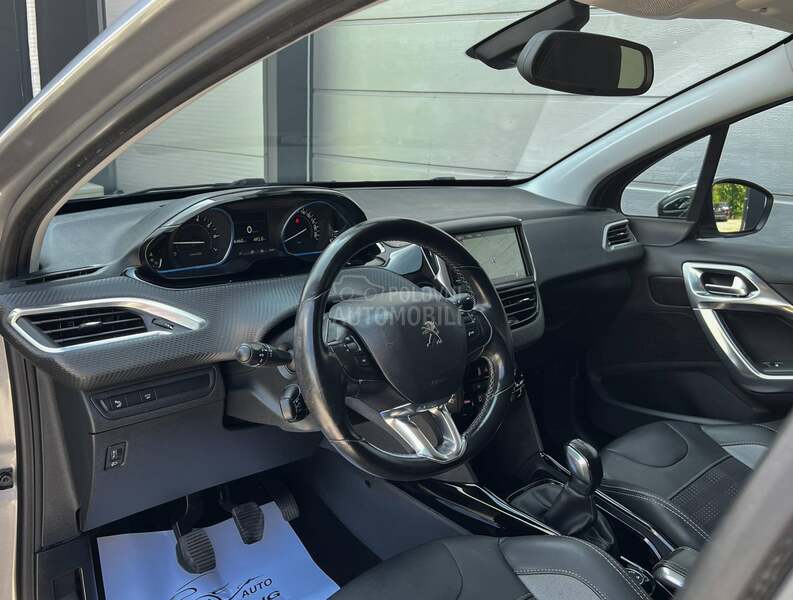Peugeot 2008 CH ALLURE NA.VI