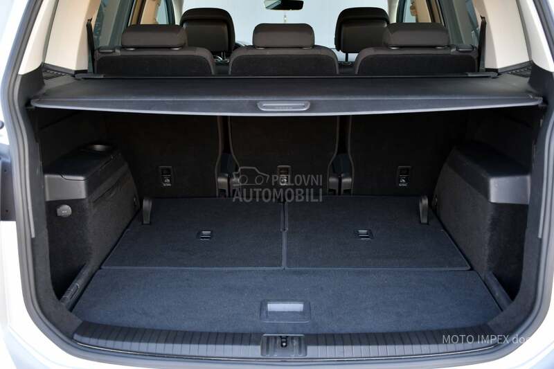 Volkswagen Touran 1.6 TDI / DSG / NAV