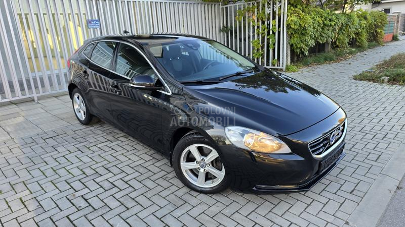 Volvo V40 2.0 D4 MOMENTUM