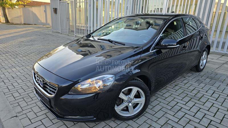 Volvo V40 2.0 D4 MOMENTUM
