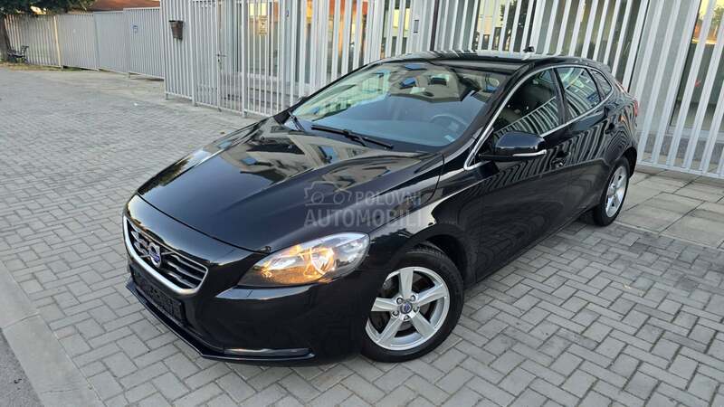 Volvo V40 2.0 D4 MOMENTUM