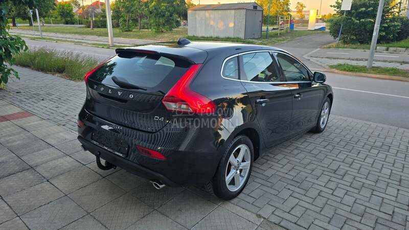 Volvo V40 2.0 D4 MOMENTUM