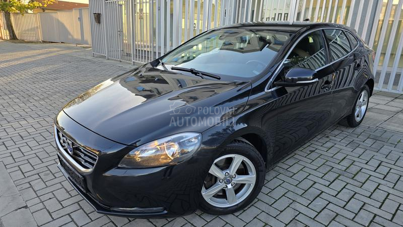 Volvo V40 2.0 D4 MOMENTUM
