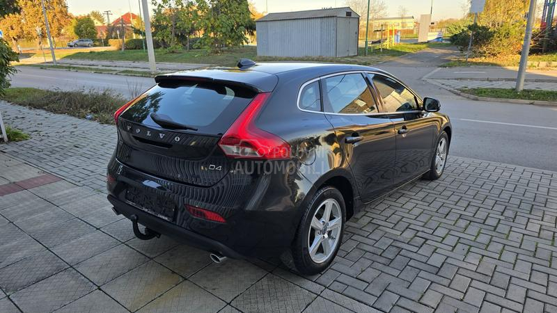 Volvo V40 2.0 D4 MOMENTUM