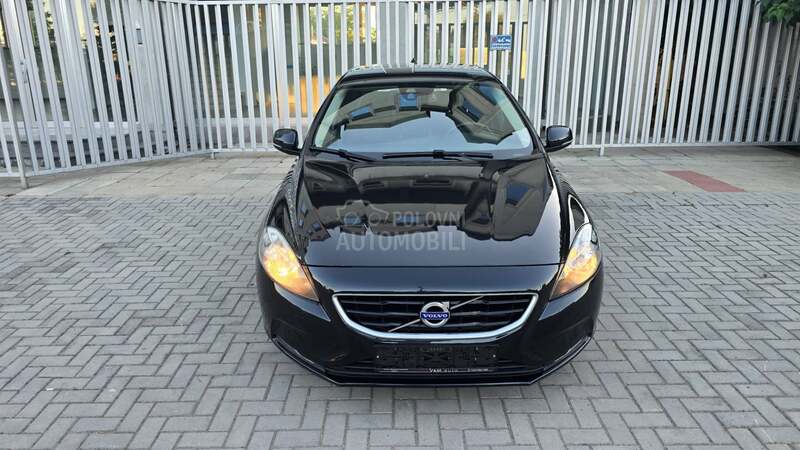 Volvo V40 2.0 D4 MOMENTUM