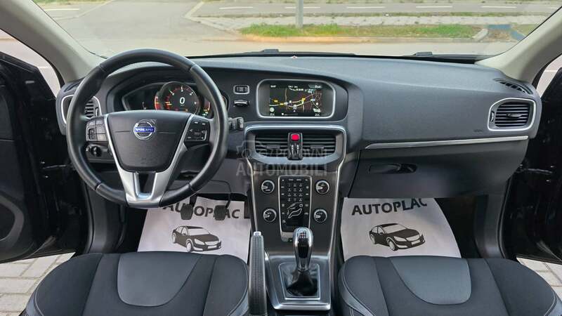 Volvo V40 2.0 D4 MOMENTUM
