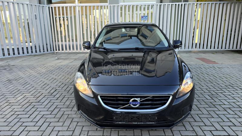 Volvo V40 2.0 D4 MOMENTUM