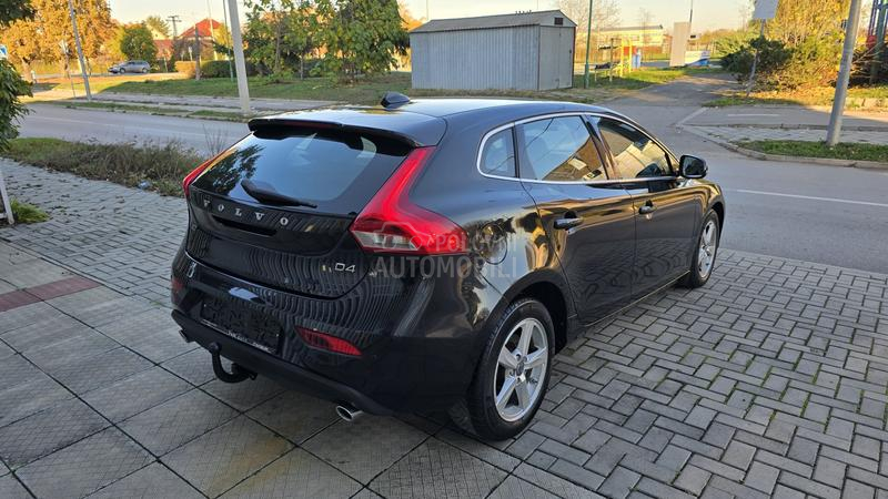 Volvo V40 2.0 D4 MOMENTUM