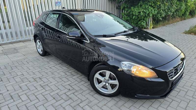 Volvo V40 2.0 D4 MOMENTUM