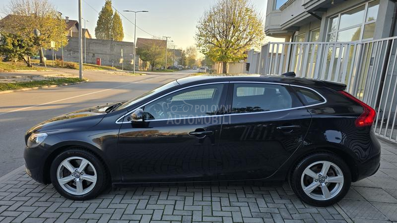 Volvo V40 2.0 D4 MOMENTUM
