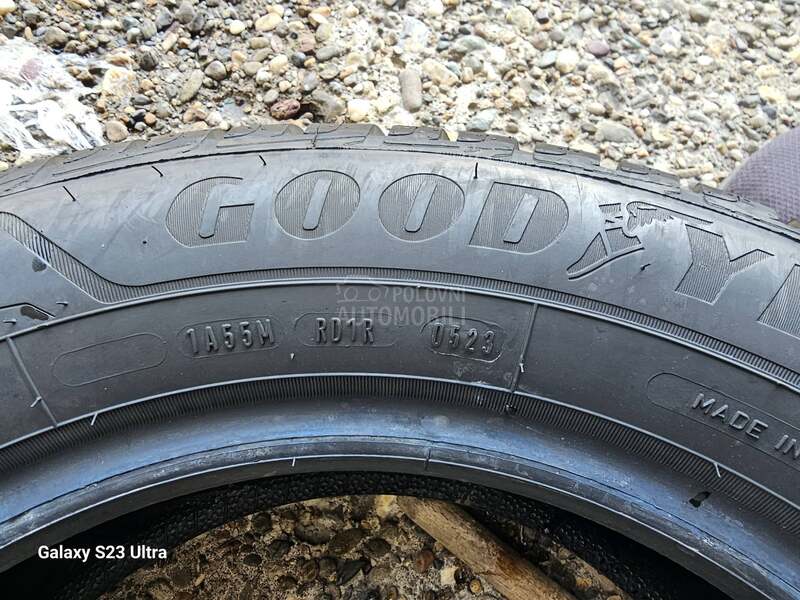 Goodyear 215/60 R16 Zimska