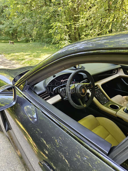 Porsche Taycan 4s
