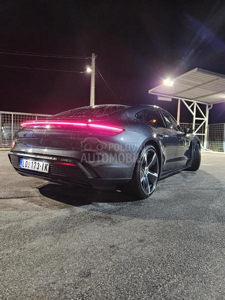 Porsche Taycan 4s