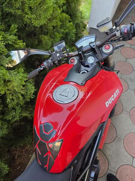 Ducati 848 streetfighter