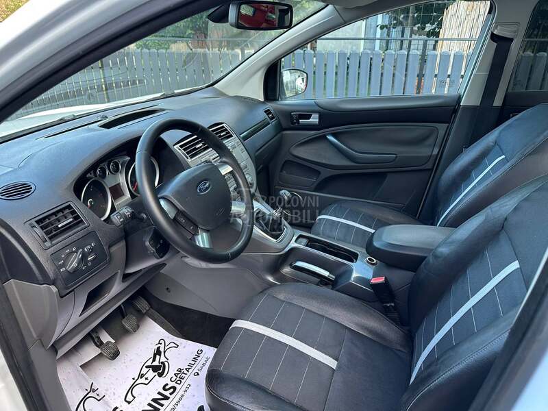 Ford Kuga 4x4/pano/titanium
