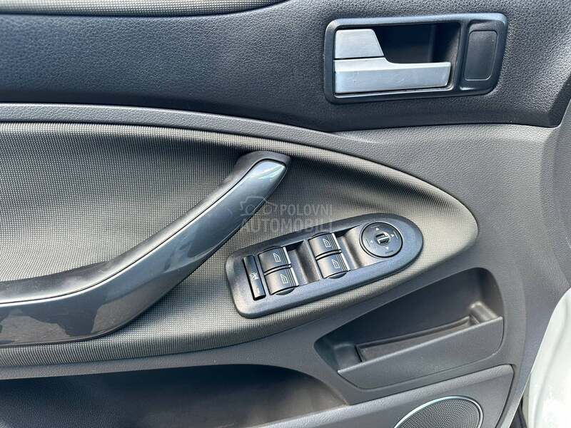 Ford Kuga 4x4/pano/titanium