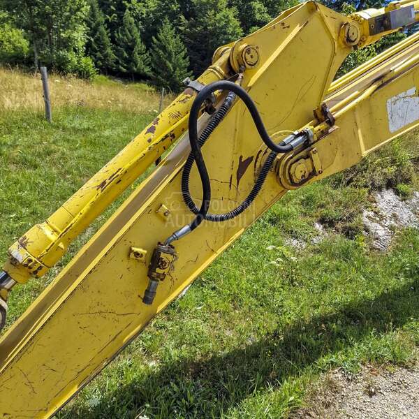 New Holland Kobelco E215