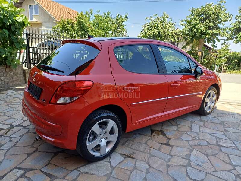 Peugeot 207 1.6 / SPORT / CH