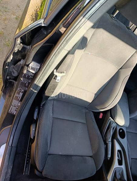 BMW X1 -  kompletan auto u delovima