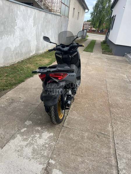 Yamaha x max 250