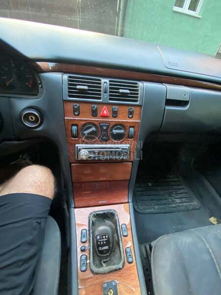 Mercedes Benz E 220 E W210