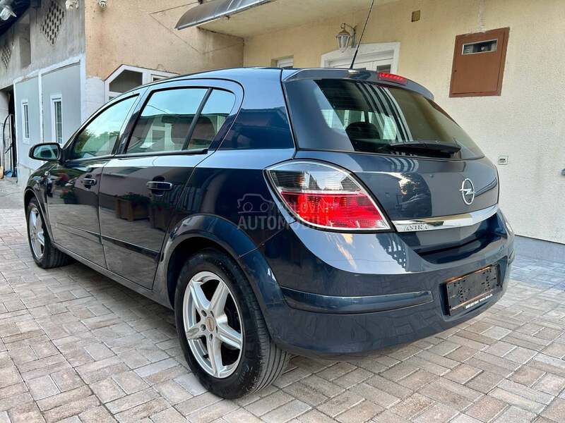 Opel Astra H 1.6 NOV