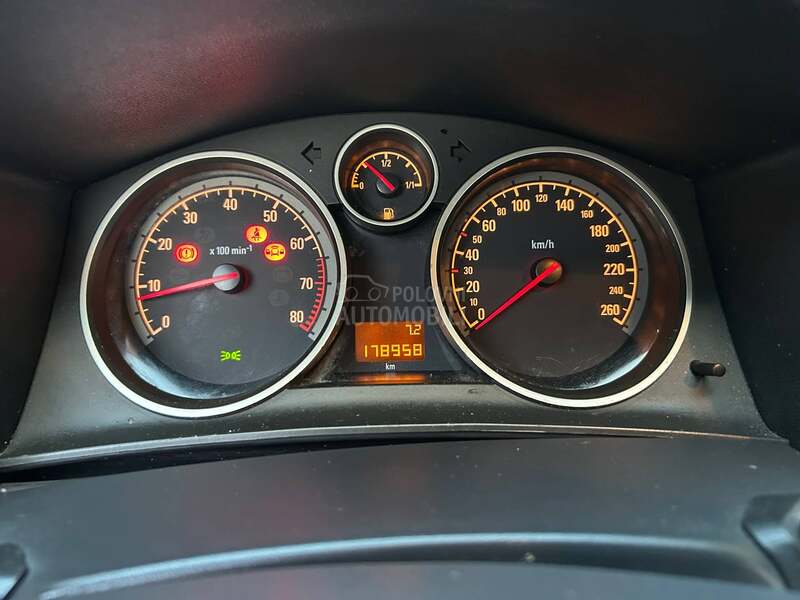 Opel Astra H 1.6 NOV
