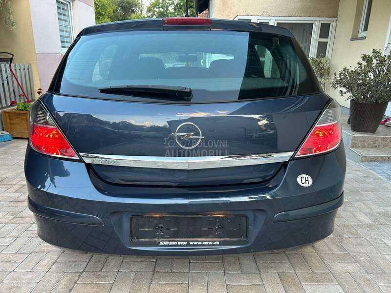 Opel Astra H 1.6 NOV