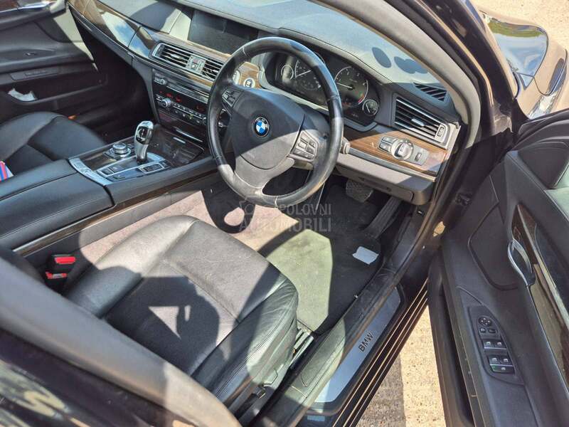 BMW Serija 7 F01 -  kompletan auto u delovima