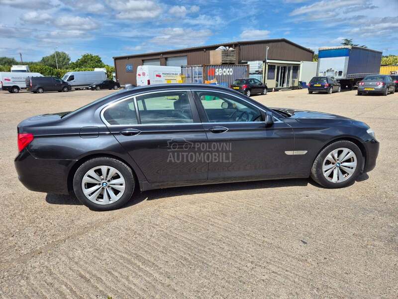 BMW Serija 7 F01 -  kompletan auto u delovima