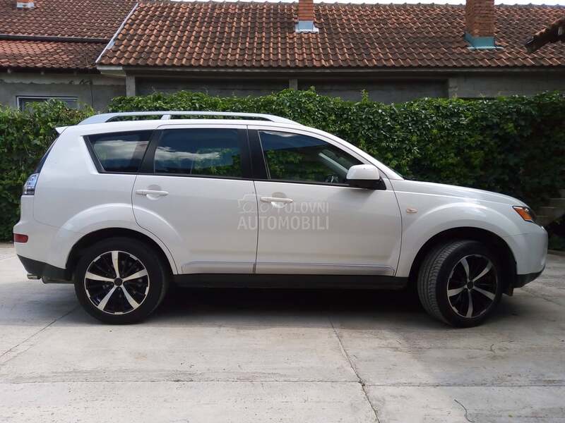 Mitsubishi Outlander 2.0 di-d/f.u.l.l.