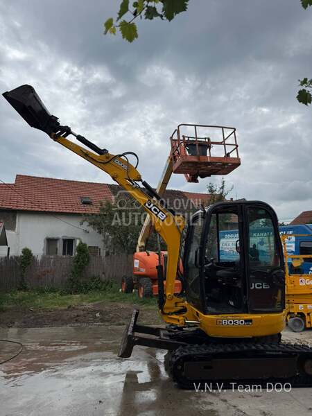 JCB 8030 tri kasike