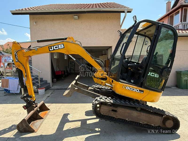 JCB 8030 tri kasike