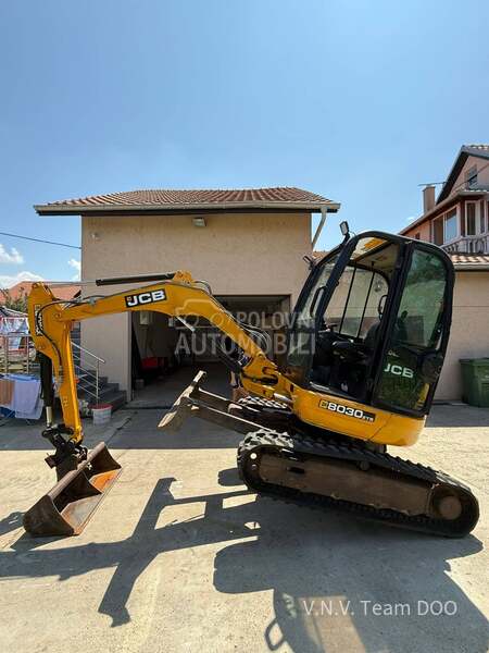 JCB 8030 tri kasike