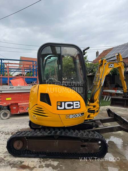 JCB 8030 tri kasike